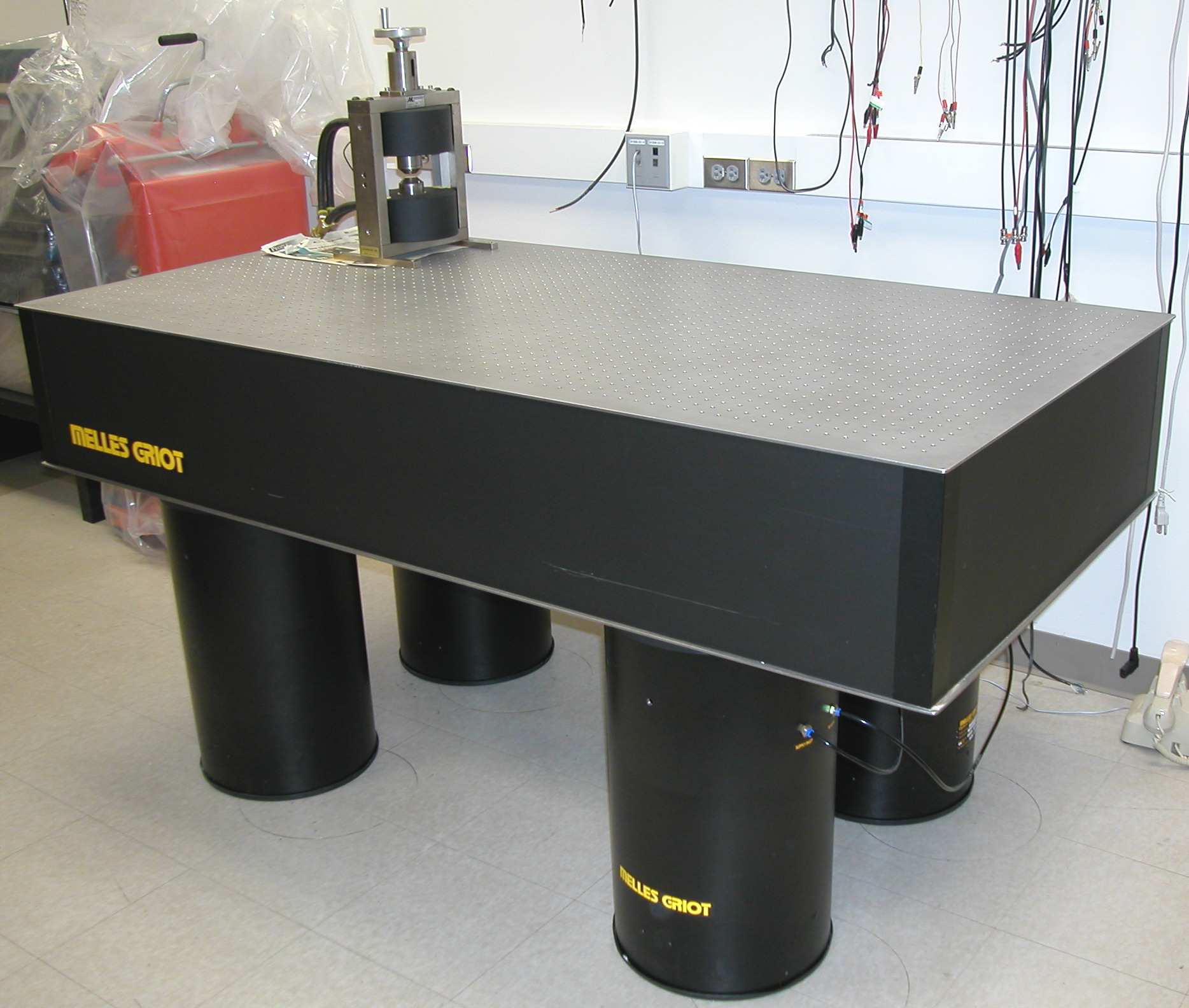 An AirFloating Optical Table and Source in Ultrasound Lab for